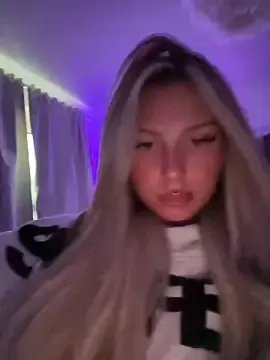 Blondeeee  live sex cam