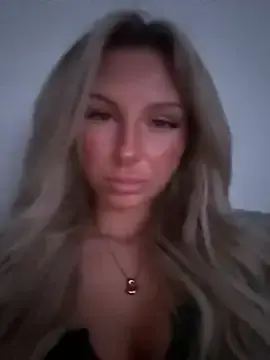 Blondeeee  live sex cam