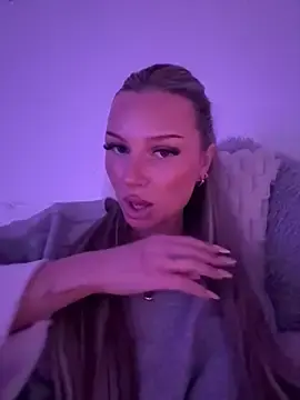 Blondeeee  live sex cam