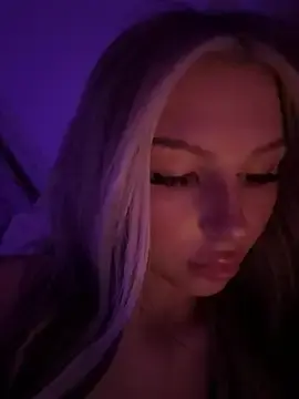 Blondeeee  live sex cam