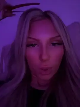 Blondeeee  live sex cam