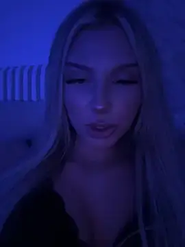 Blondeeee  live sex cam