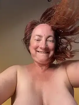 LouiseTswing  live sex cam