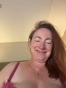 LouiseTswing  live sex cam