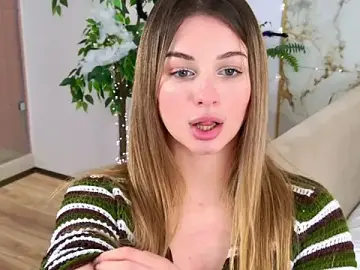 SweetyLicky  live sex cam