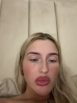 Blondetart69  live sex cam