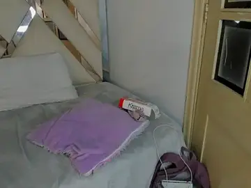 Hallyasm  live sex cam