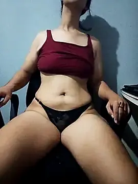 Julyzinha24  live sex cam