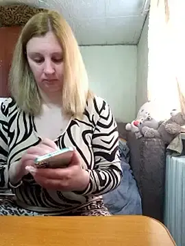 BustyBlond  live sex cam