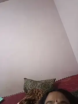 Jayalakshmitamilammu  live sex cam