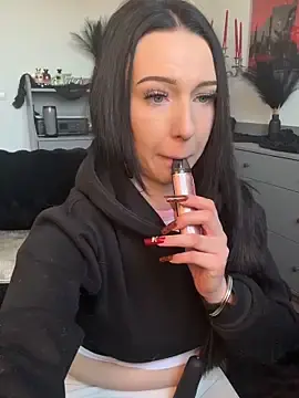 Trixie-Tainted  live sex cam