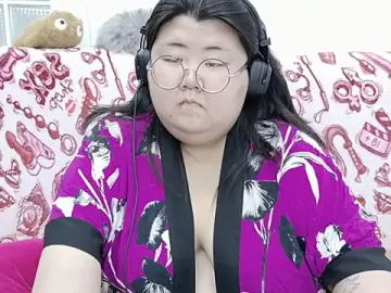 Nadine_asian  live sex cam