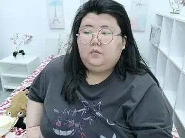 Nadine_asian  live sex cam