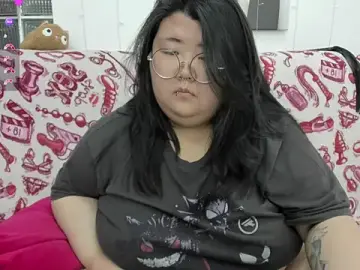Nadine_asian  live sex cam