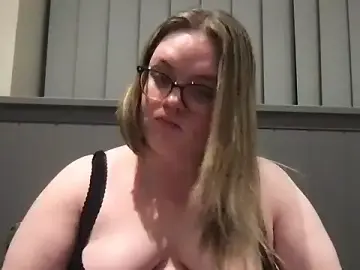 Honeyyy24  live sex cam