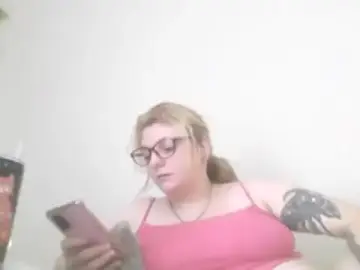 Liltrinketgirl  live sex cam