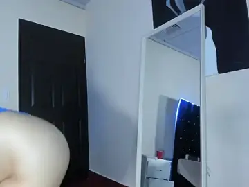1KissMeSlow  live sex cam