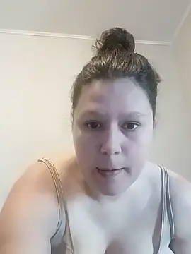 GlitterAuburn  live sex cam