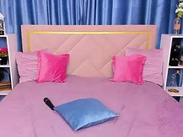 OliviaCherrys  live sex cam
