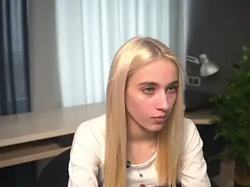 CandiRosato  live sex cam