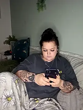 Saucy-Serenity  live sex cam