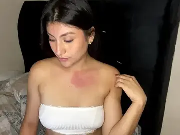 Latinasoftie  live sex cam