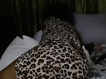 Foxybrownxx1  live sex cam