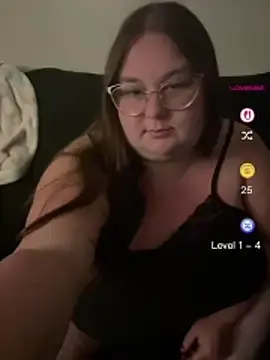 Queencurves  live sex cam