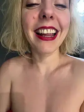 Yourdirtybitch  live sex cam