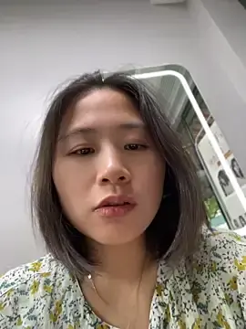 Iridessa-  live sex cam