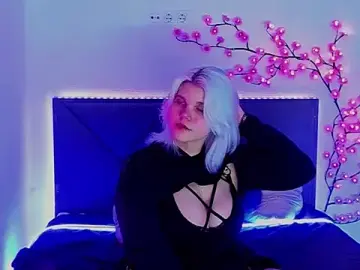 JoannLowe  live sex cam