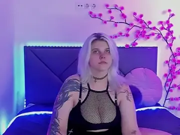 JoannLowe  live sex cam