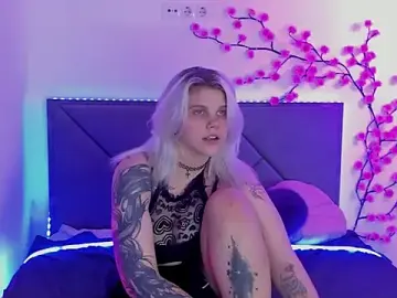 JoannLowe  live sex cam