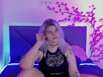 JoannLowe  live sex cam