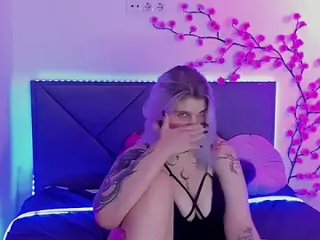 JoannLowe  live sex cam