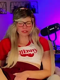 Kittychatte  live sex cam