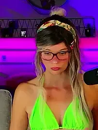 Kittychatte  live sex cam