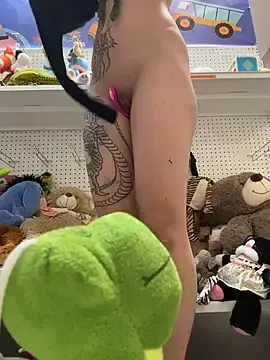 Crazy__Frog  live sex cam