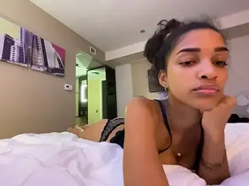 Nikkilow  live sex cam
