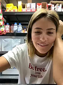 Andrea_19blonde  live sex cam