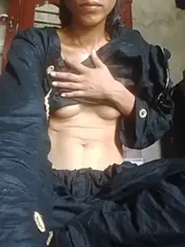 QueenNyra1  live sex cam