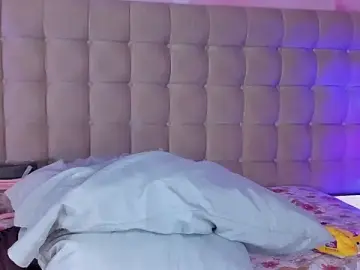 MelaniieRoux  live sex cam