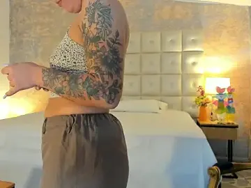 MelaniieRoux  live sex cam