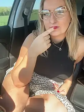 RebeccaSquirtsXXX  live sex cam