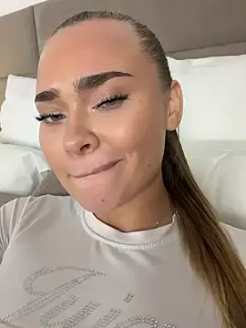 MonicaWestt  live sex cam