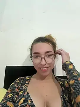 Lorenavitoria  live sex cam