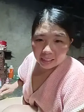 Quynhkoolbae  live sex cam