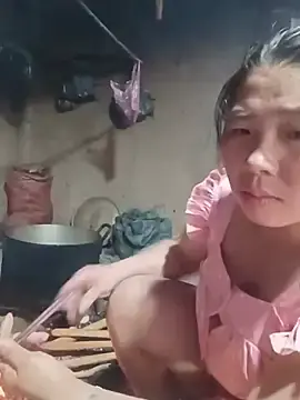 Quynhkoolbae  live sex cam