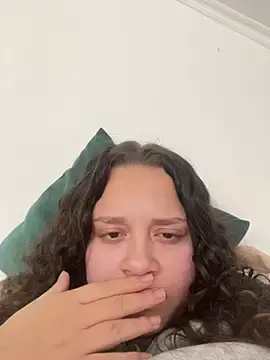 BellaVibesweet  live sex cam