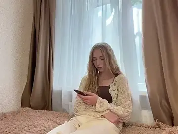 TraceyHowey  live sex cam